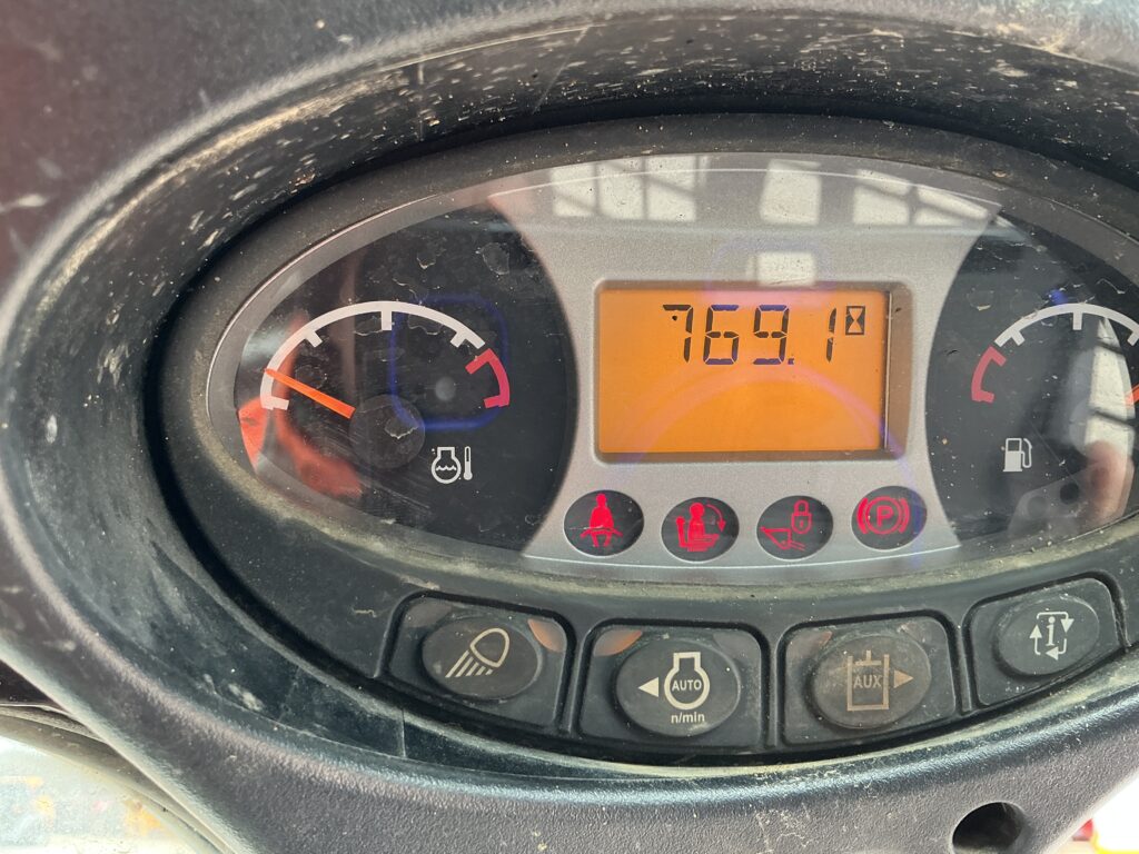 Bobcat S450 Wheeled Skid Steer Loader (ST26098)