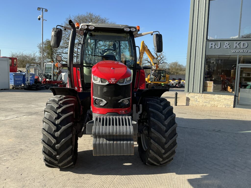 Massey Ferguson 7715S Dyna6 Tractor (ST26011)