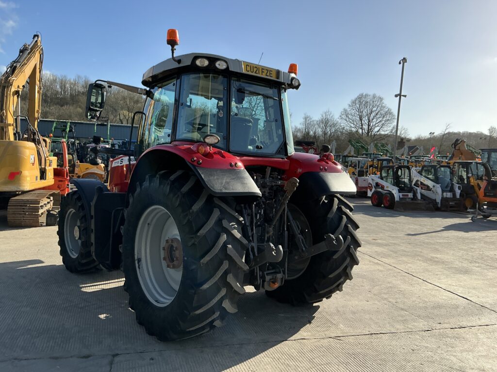 Massey Ferguson 7715S Dyna6 Tractor (ST26011)