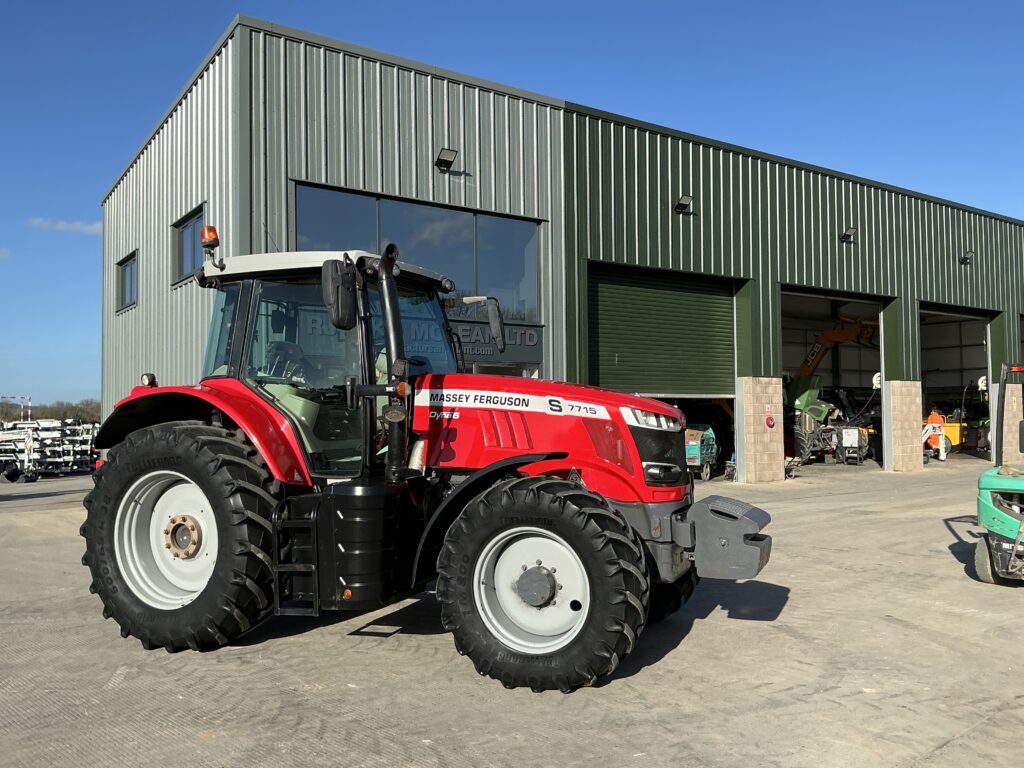 Massey Ferguson 7715S Dyna6 Tractor (ST26011)