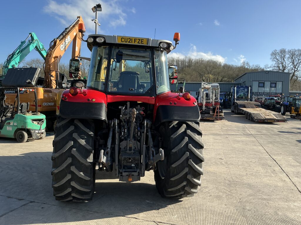 Massey Ferguson 7715S Dyna6 Tractor (ST26011)