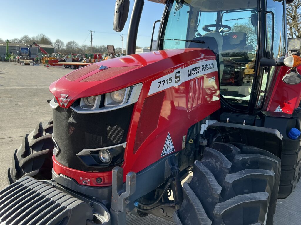 Massey Ferguson 7715S Dyna6 Tractor (ST26011)