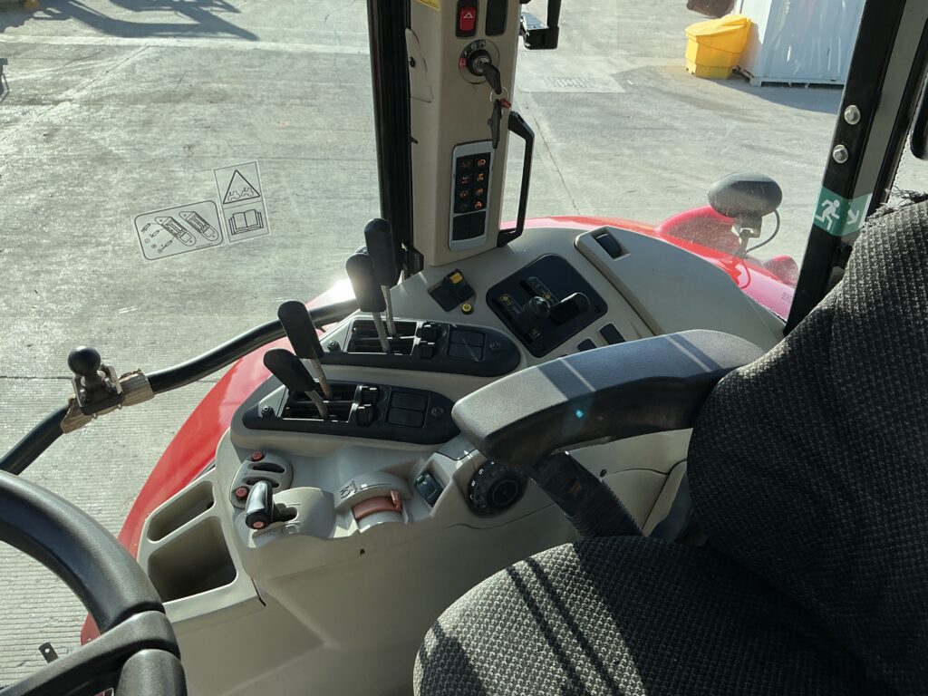 Massey Ferguson 7715S Dyna6 Tractor (ST26011)