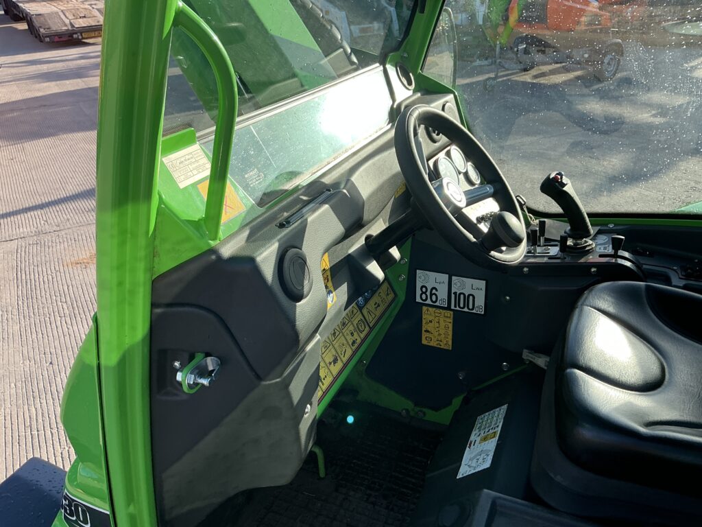 Avant 630 Telescopic Compact Loading Shovel (ST26164)