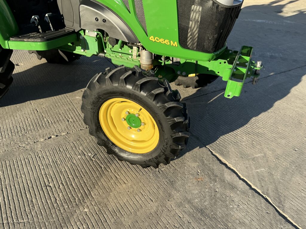 John Deere 4066M Tractor (ST26238)