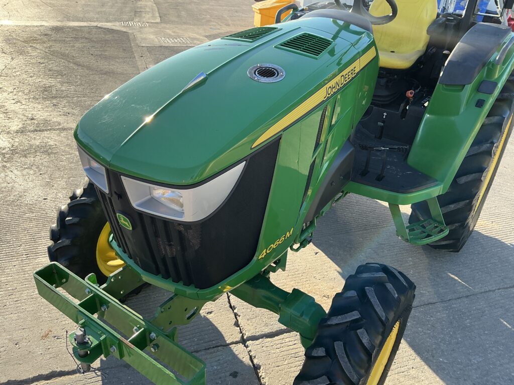 John Deere 4066M Tractor (ST26238)