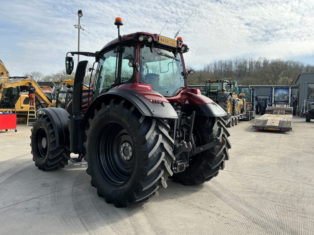 Valtra T214 Direct Tractor (ST26222)