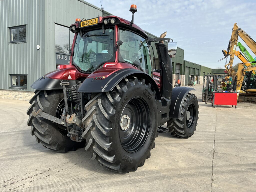 Valtra T214 Direct Tractor (ST26222)