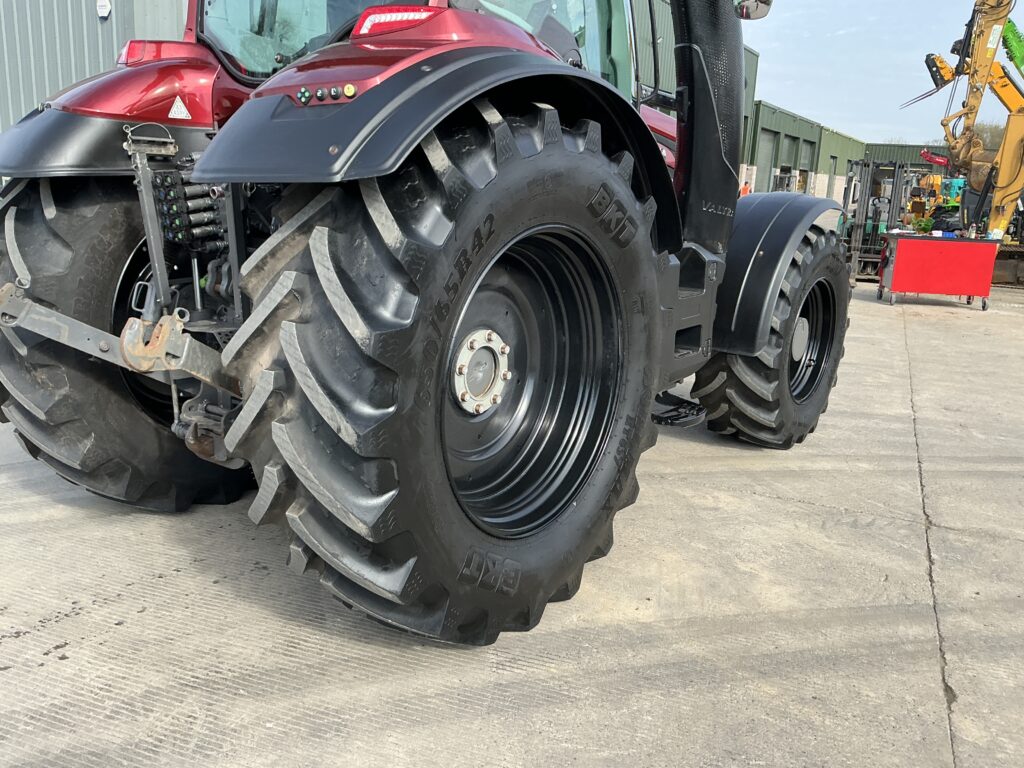 Valtra T214 Direct Tractor (ST26222)