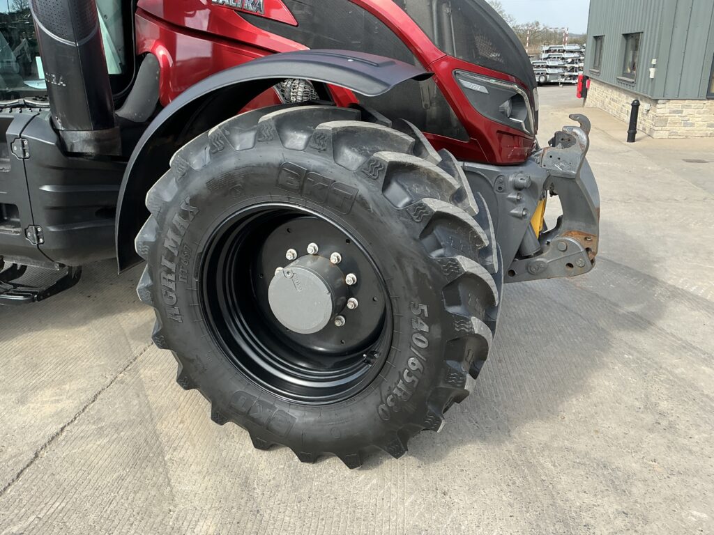 Valtra T214 Direct Tractor (ST26222)