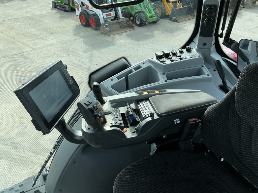 Valtra T214 Direct Tractor (ST26222)