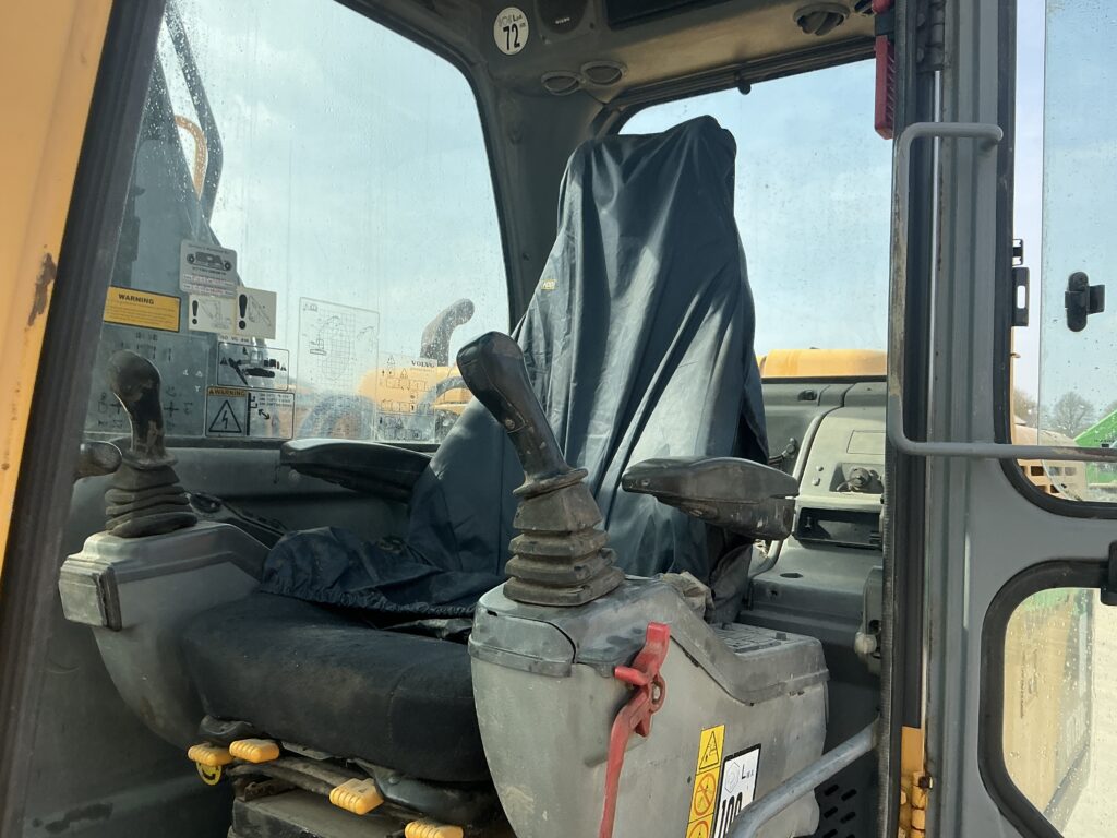 Volvo EC135 BLC Digger (ST25765)