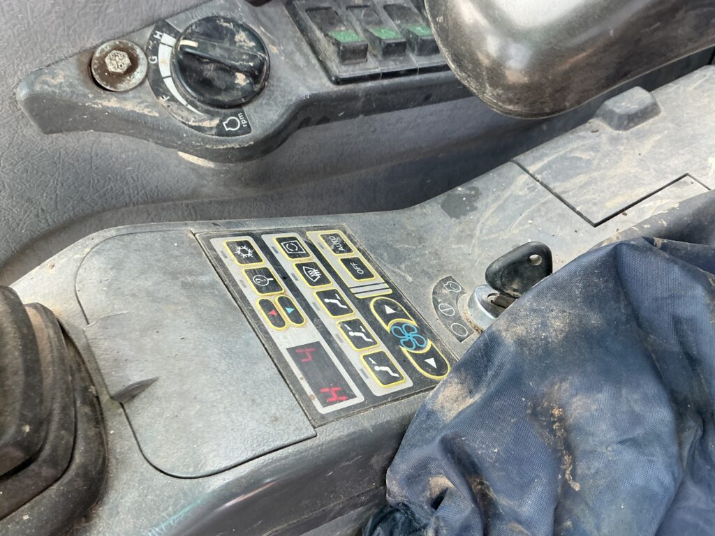 Volvo EC135 BLC Digger (ST25765)