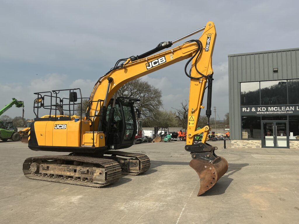 JCB JS130 LC Plus Digger (ST26142)