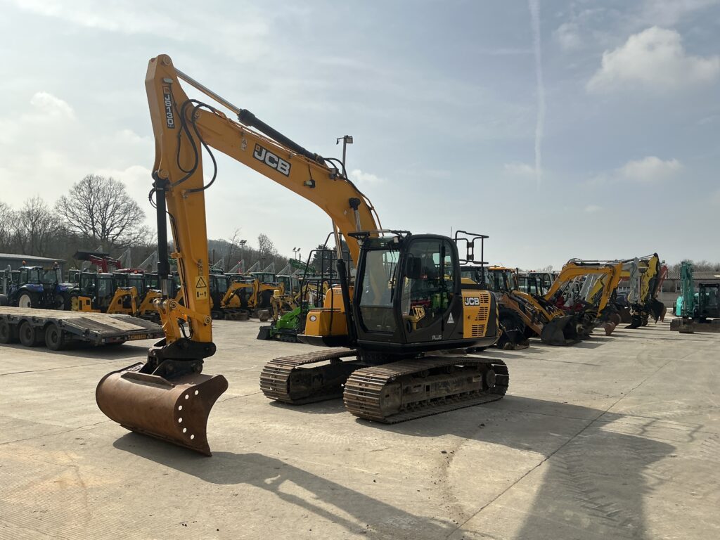 JCB JS130 LC Plus Digger (ST26142)
