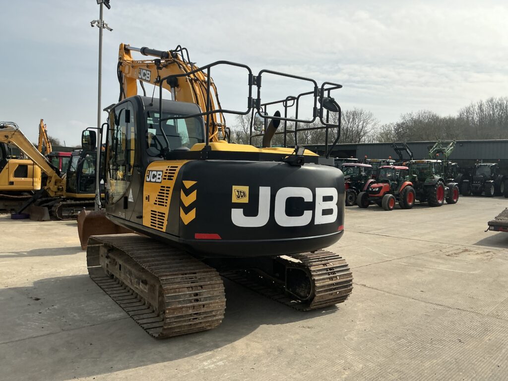 JCB JS130 LC Plus Digger (ST26142)