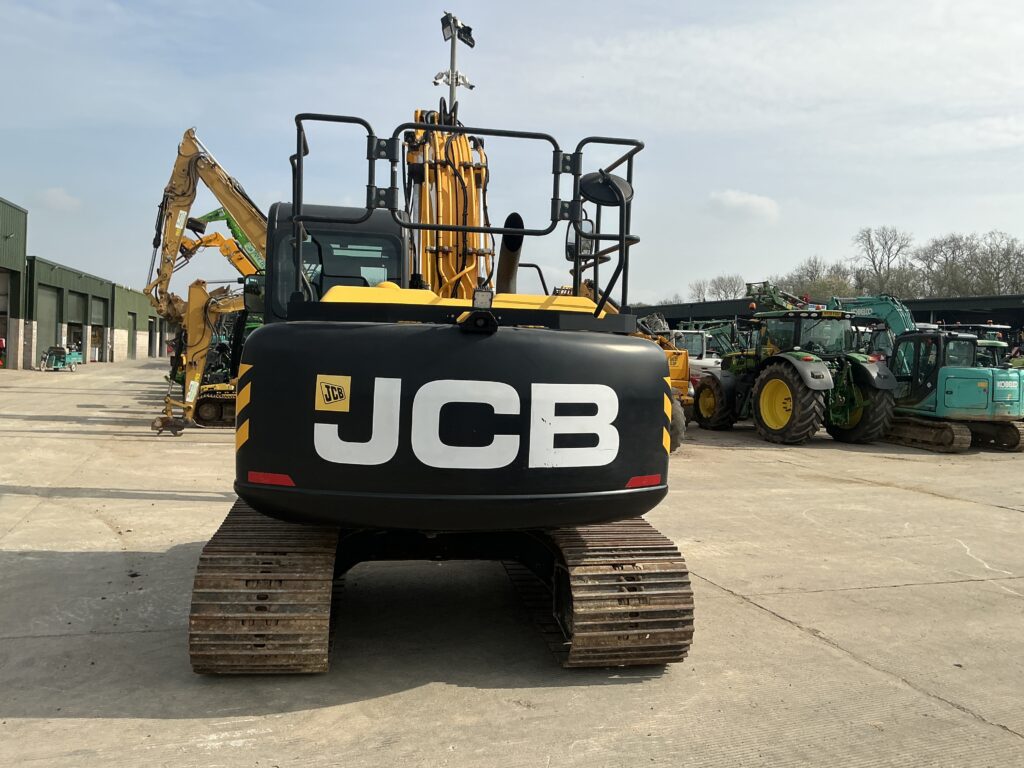 JCB JS130 LC Plus Digger (ST26142)