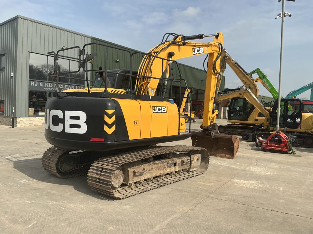 JCB JS130 LC Plus Digger (ST26142)