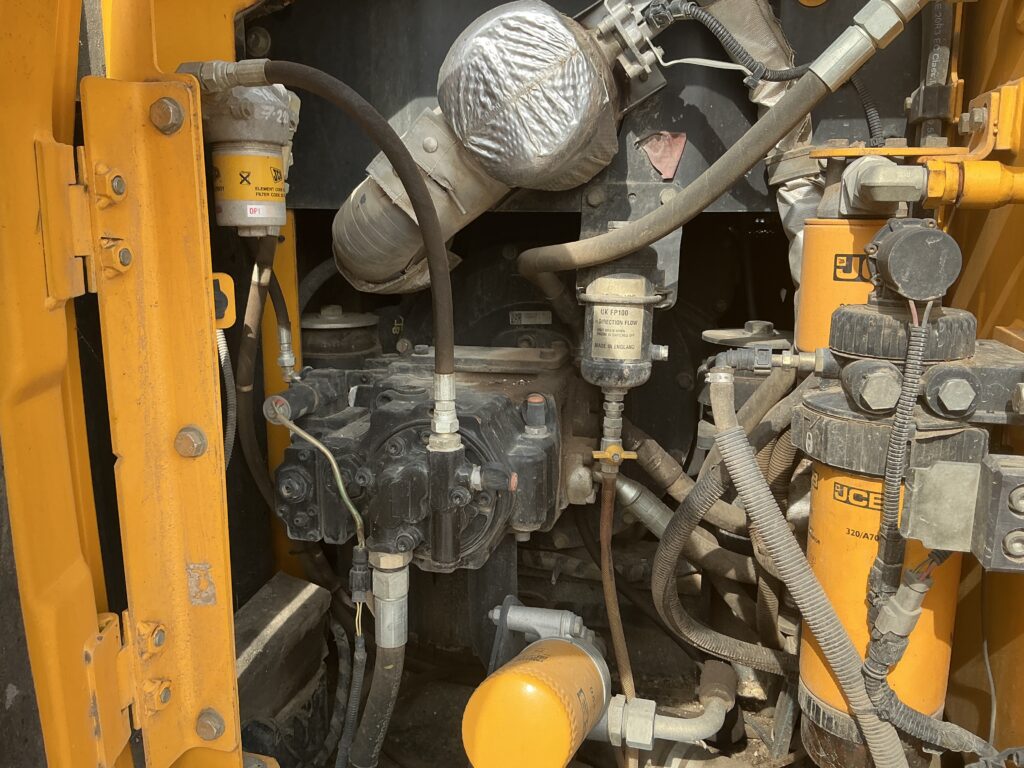 JCB JS130 LC Plus Digger (ST26142)