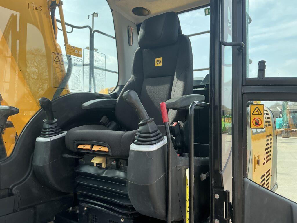 JCB JS130 LC Plus Digger (ST26142)
