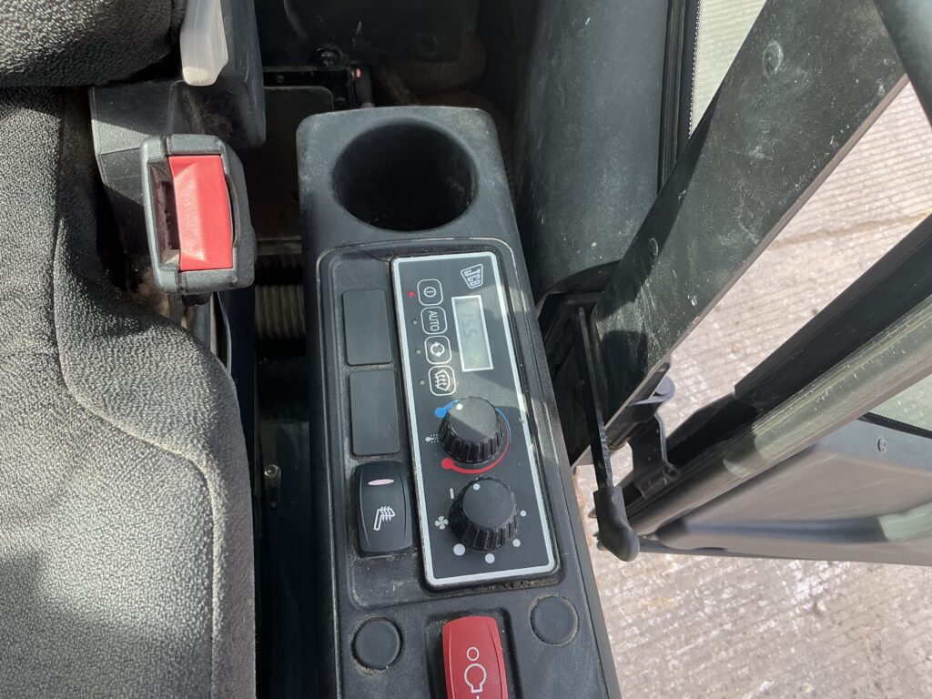 JCB JS130 LC Plus Digger (ST26142)