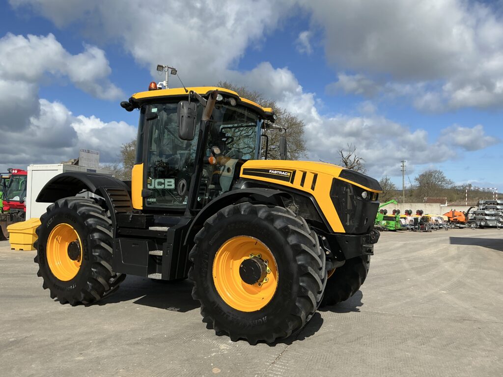 JCB 4220 Fastrac Tractor (ST26026)