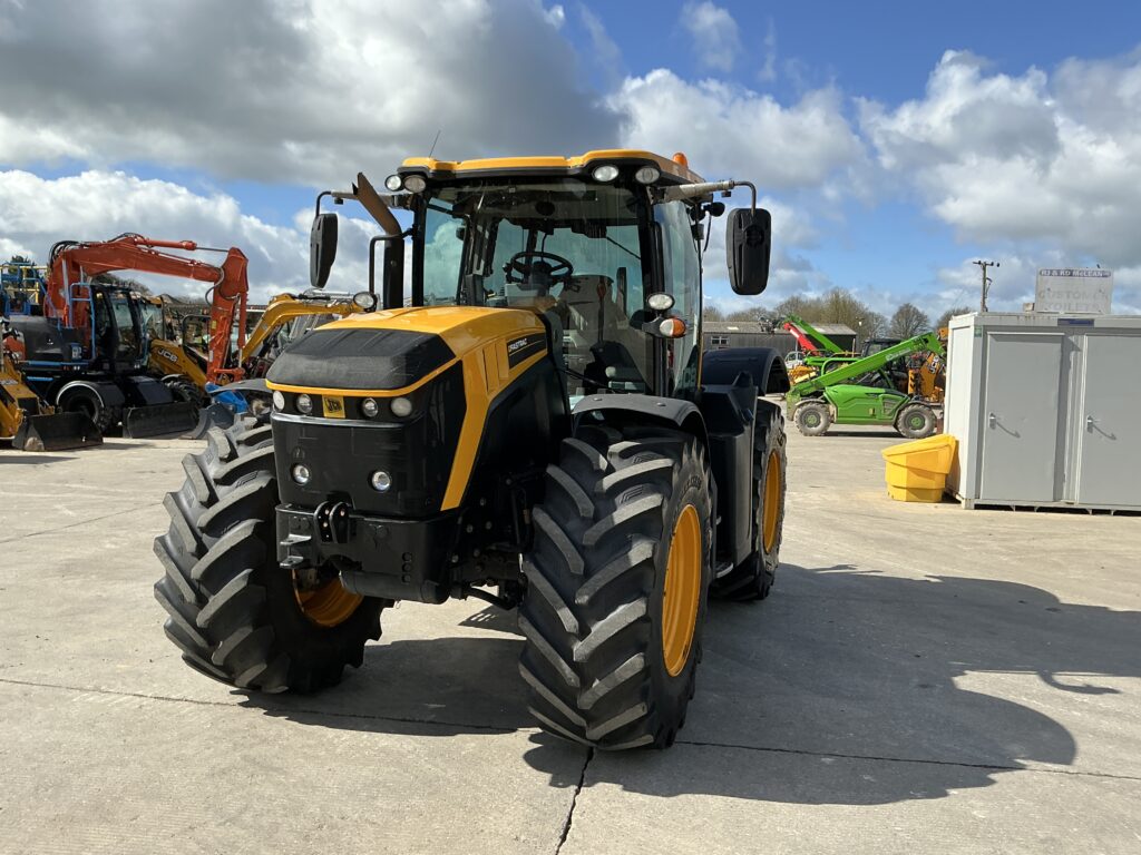 JCB 4220 Fastrac Tractor (ST26026)