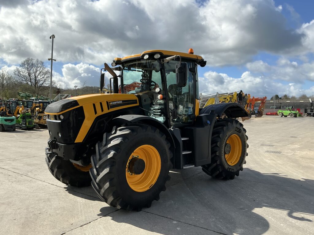 JCB 4220 Fastrac Tractor (ST26026)