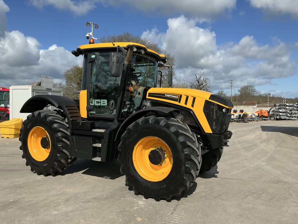 JCB 4220 Fastrac Tractor (ST26026)