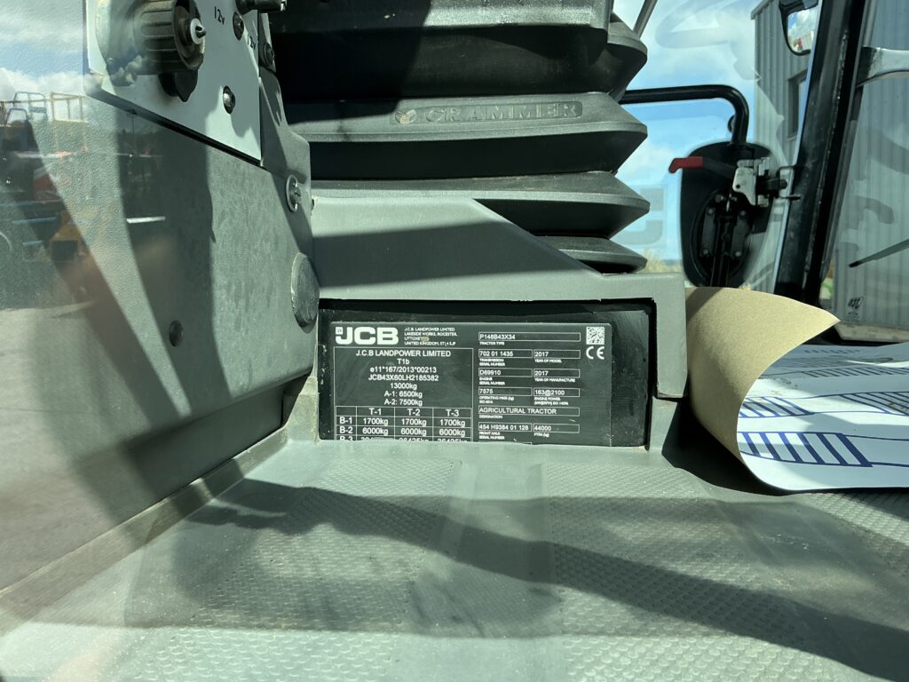 JCB 4220 Fastrac Tractor (ST26026)