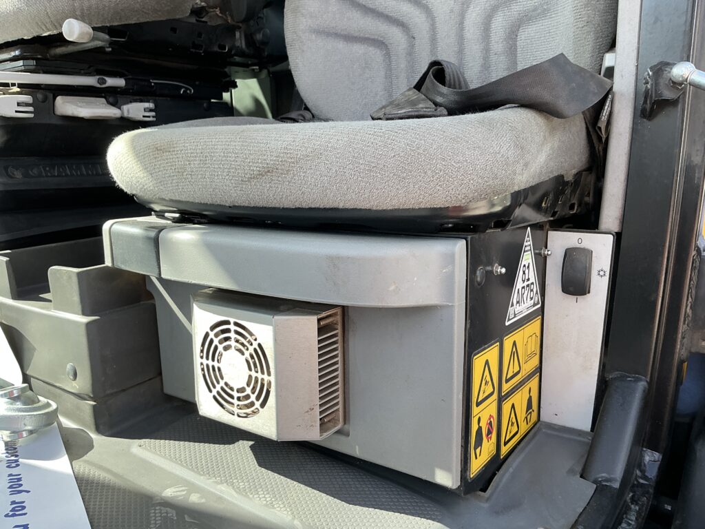 JCB 4220 Fastrac Tractor (ST26026)