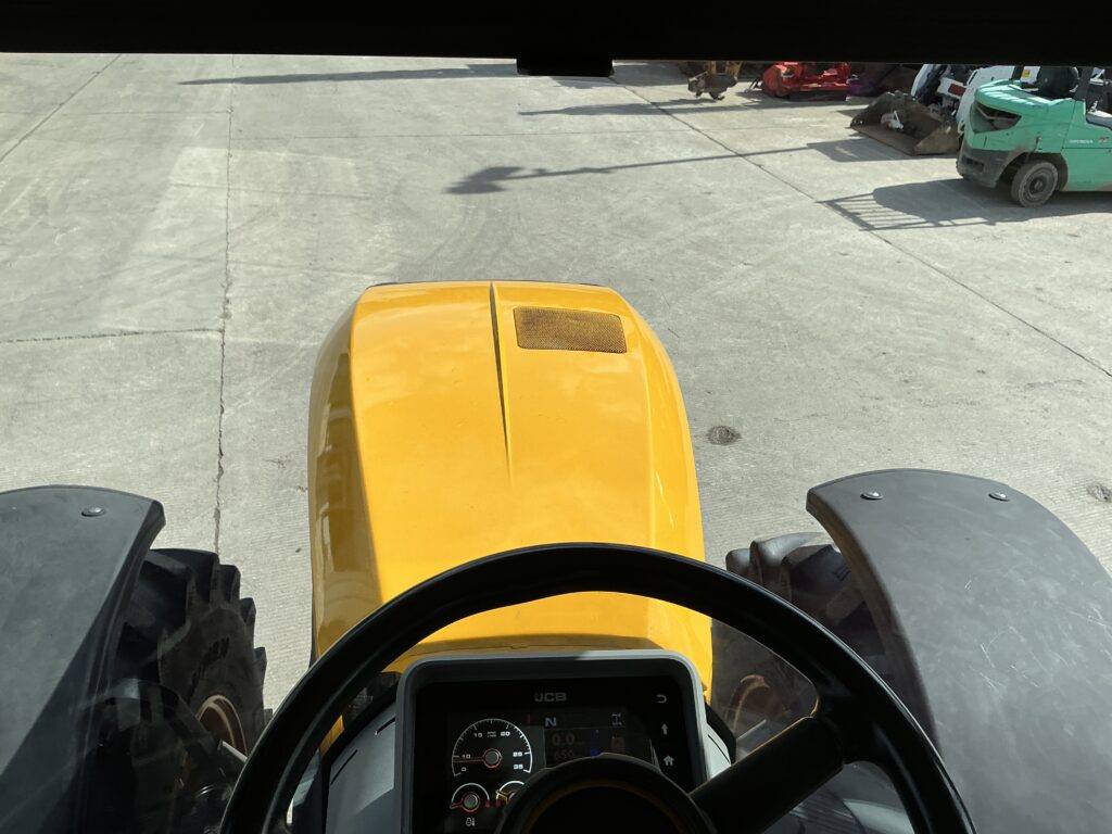 JCB 4220 Fastrac Tractor (ST26026)