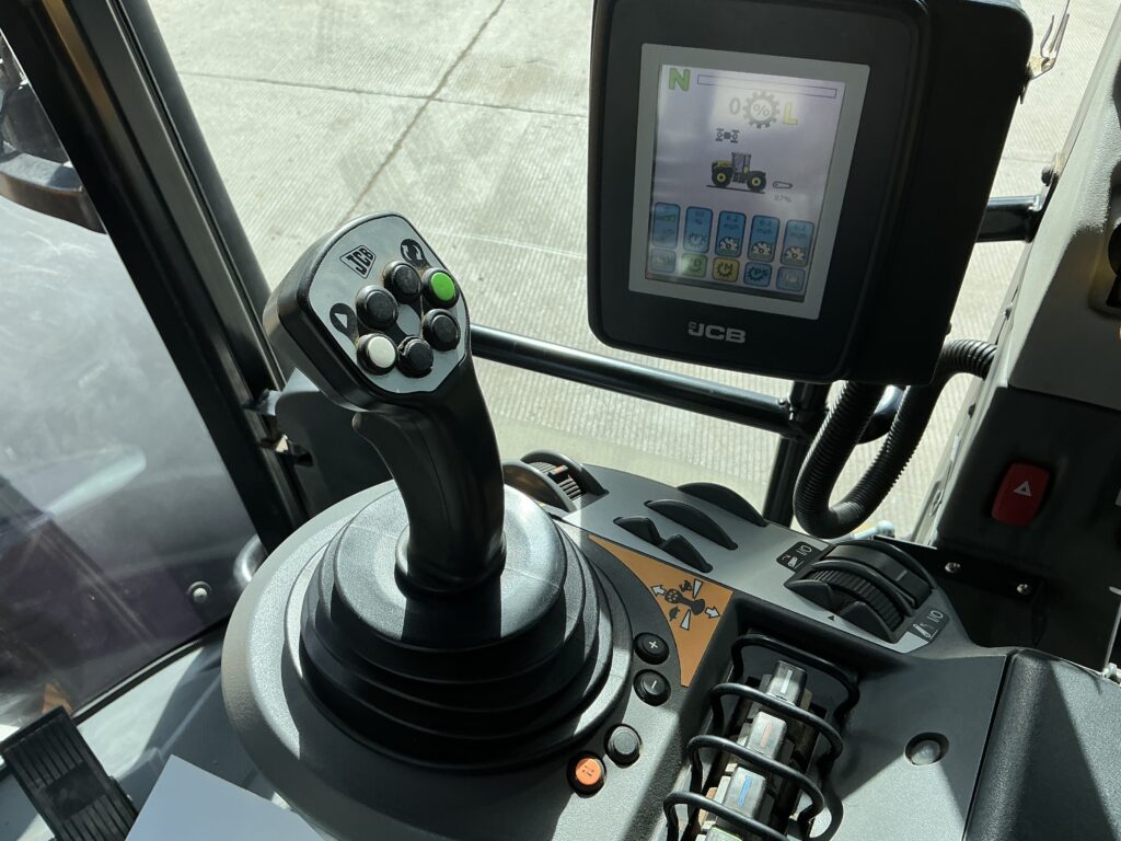 JCB 4220 Fastrac Tractor (ST26026)