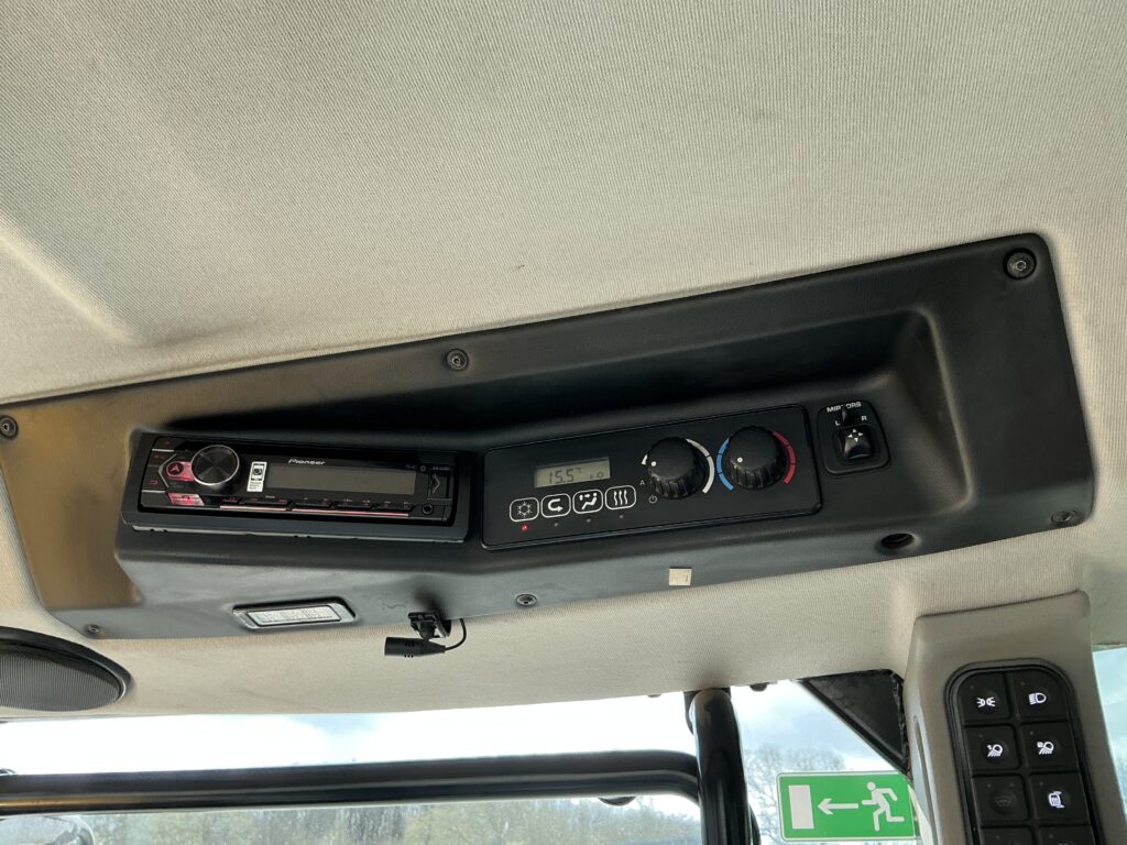 JCB 4220 Fastrac Tractor (ST26026)