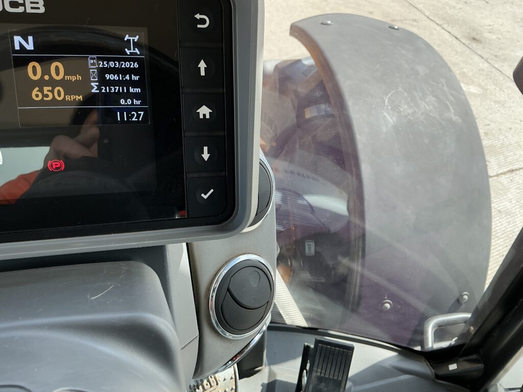 JCB 4220 Fastrac Tractor (ST26026)