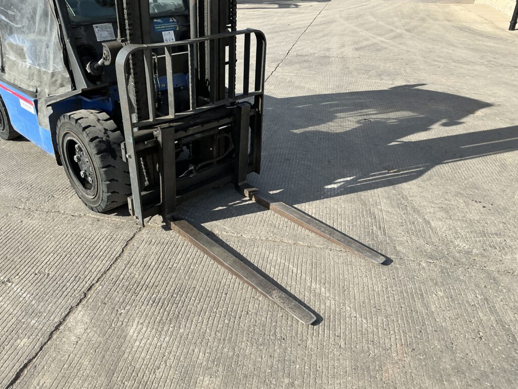 Nissan 30 Forklift (ST26280)