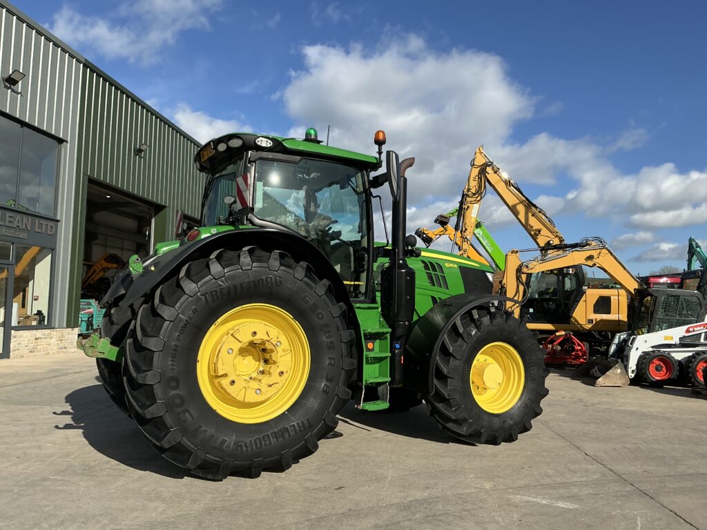 John Deere 6215R Premium Edition Tractor (ST26204)