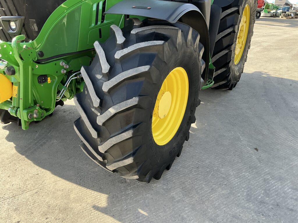 John Deere 6215R Premium Edition Tractor (ST26204)