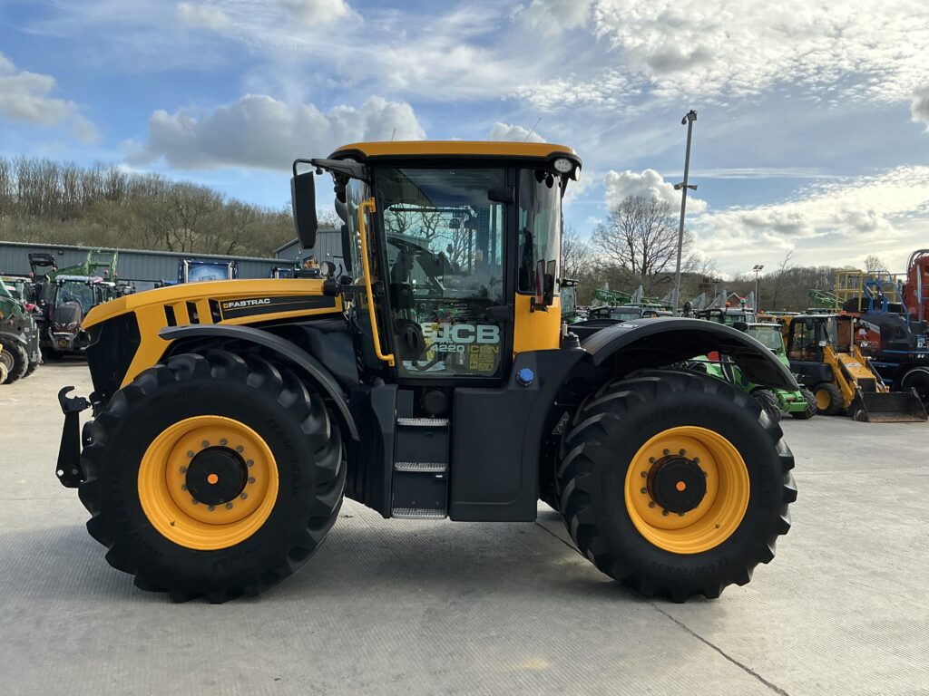 JCB 4220 Icon Fastrac Tractor (ST26217)