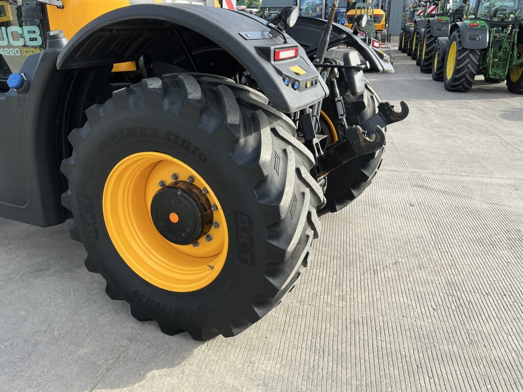 JCB 4220 Icon Fastrac Tractor (ST26217)