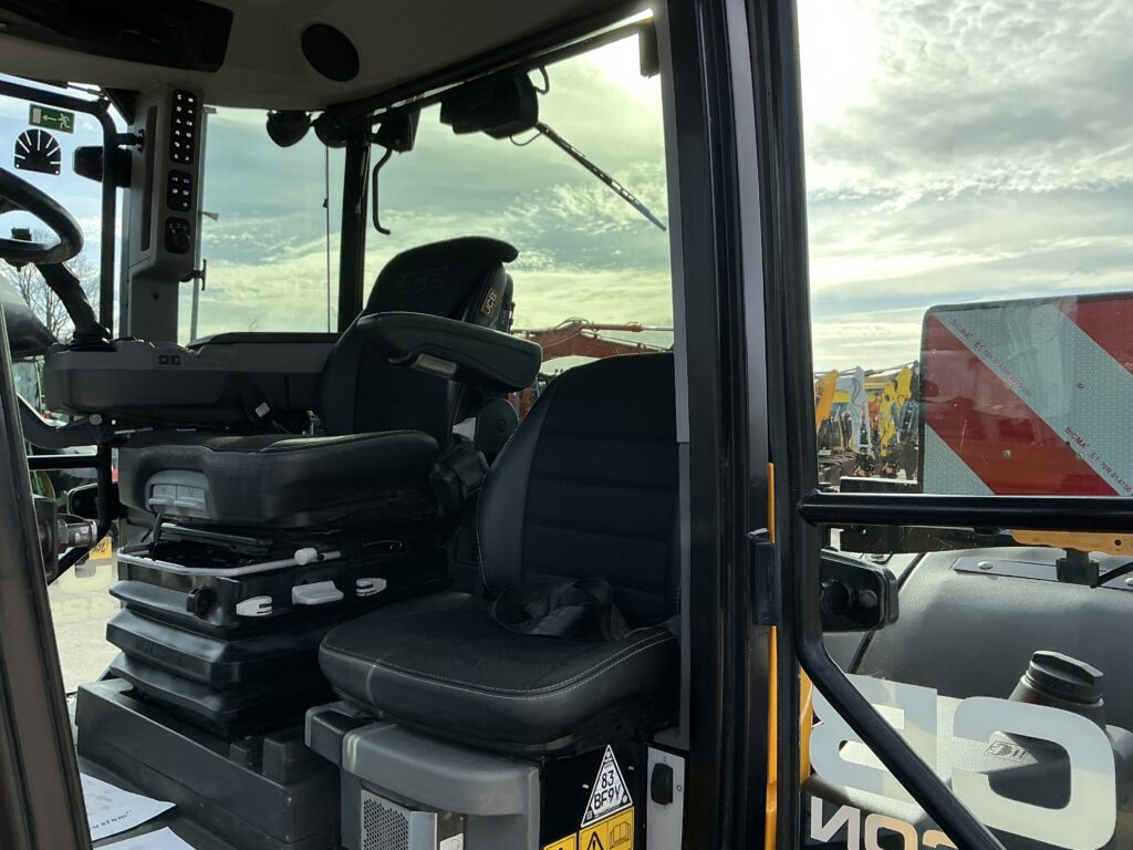 JCB 4220 Icon Fastrac Tractor (ST26217)