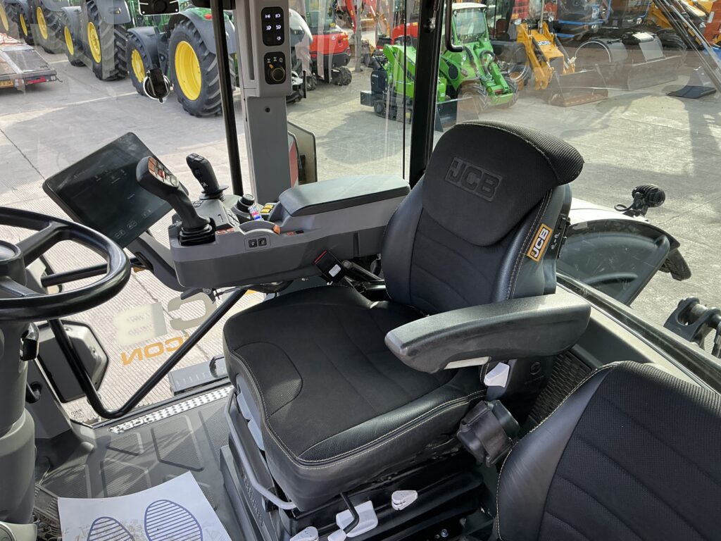 JCB 4220 Icon Fastrac Tractor (ST26217)