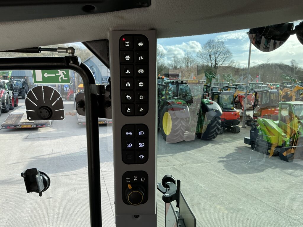 JCB 4220 Icon Fastrac Tractor (ST26217)