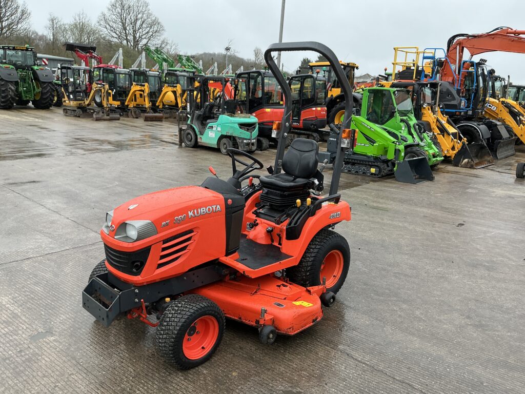 Kubota BX2350 Ride on (ST25828)