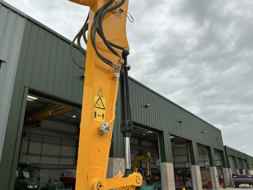 JCB 150X LC Digger (ST26184)