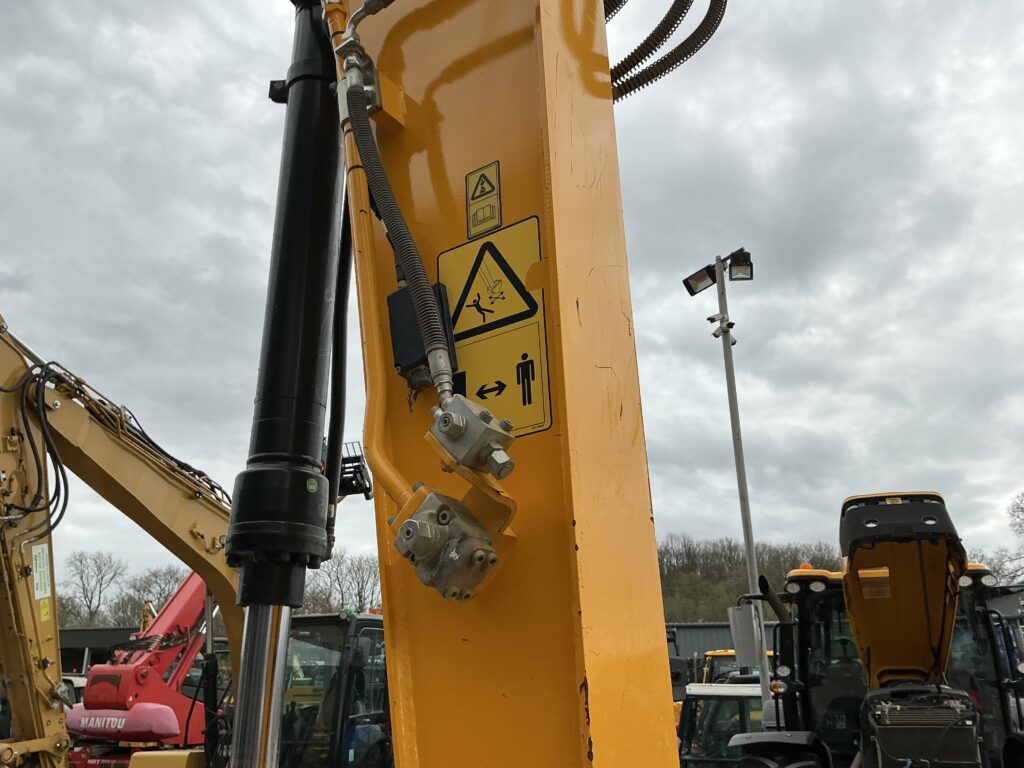 JCB 150X LC Digger (ST26184)
