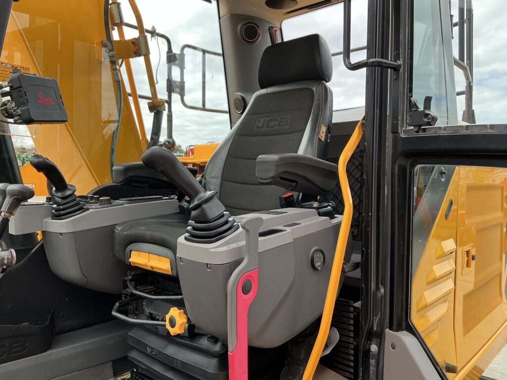 JCB 150X LC Digger (ST26184)