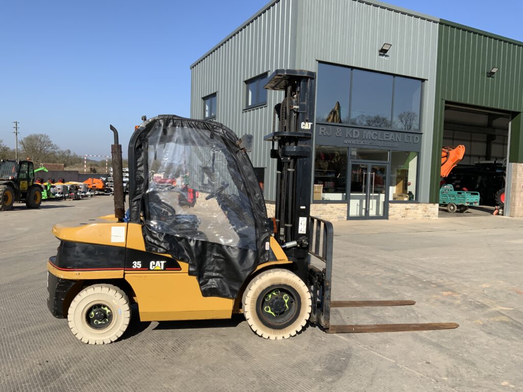 CAT 35 Forklift (ST26120)