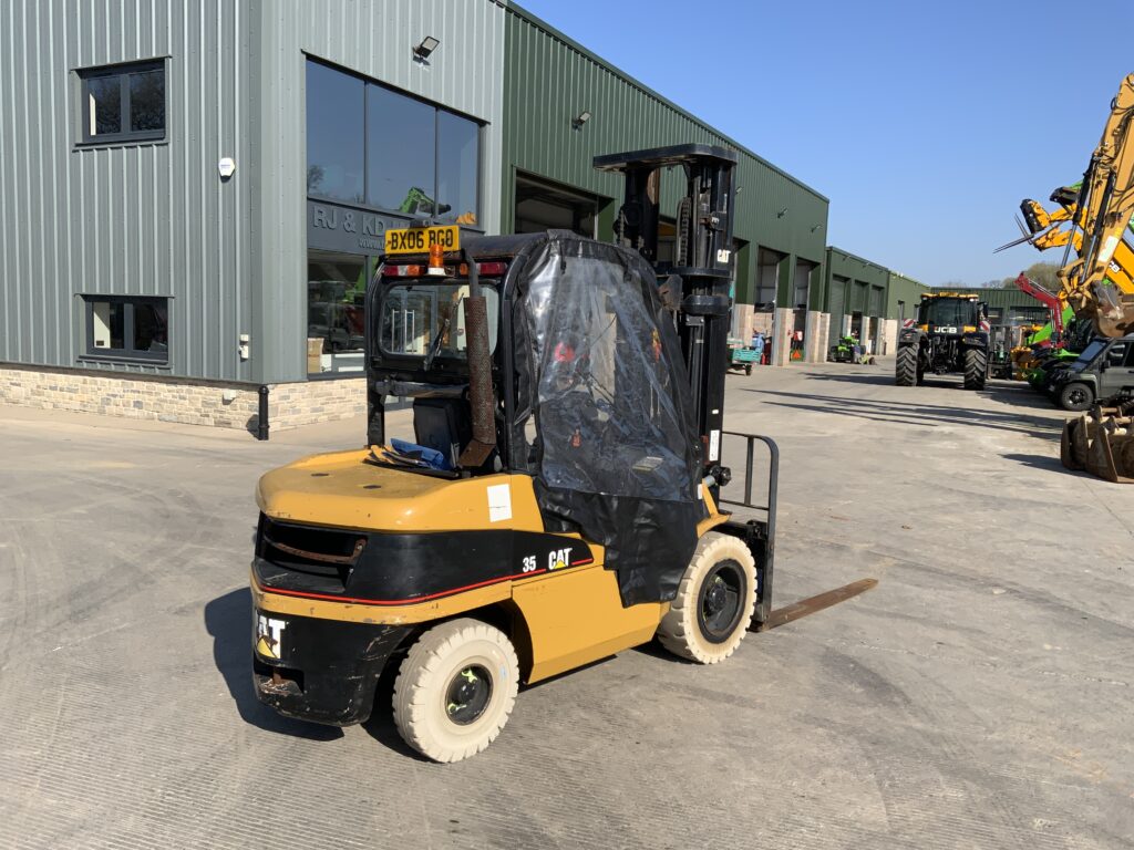 CAT 35 Forklift (ST26120)