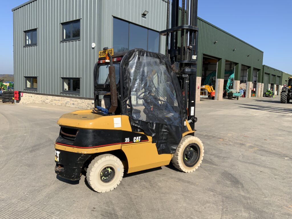 CAT 35 Forklift (ST26120)